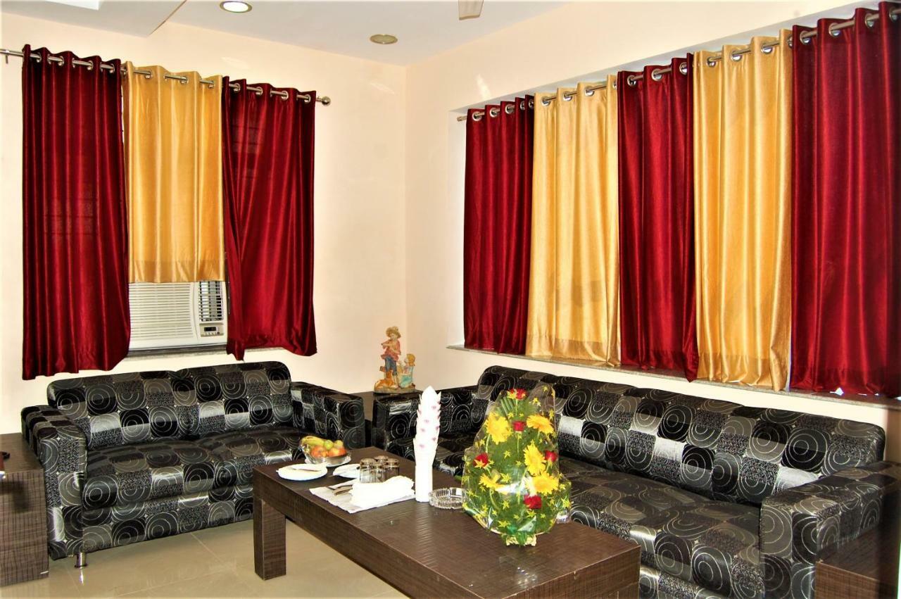 Hotel Pradeep Palace Gorakhpur Exterior photo