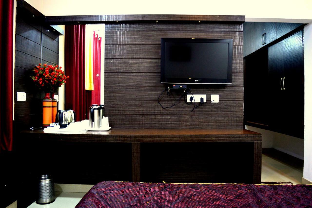 Hotel Pradeep Palace Gorakhpur Exterior photo